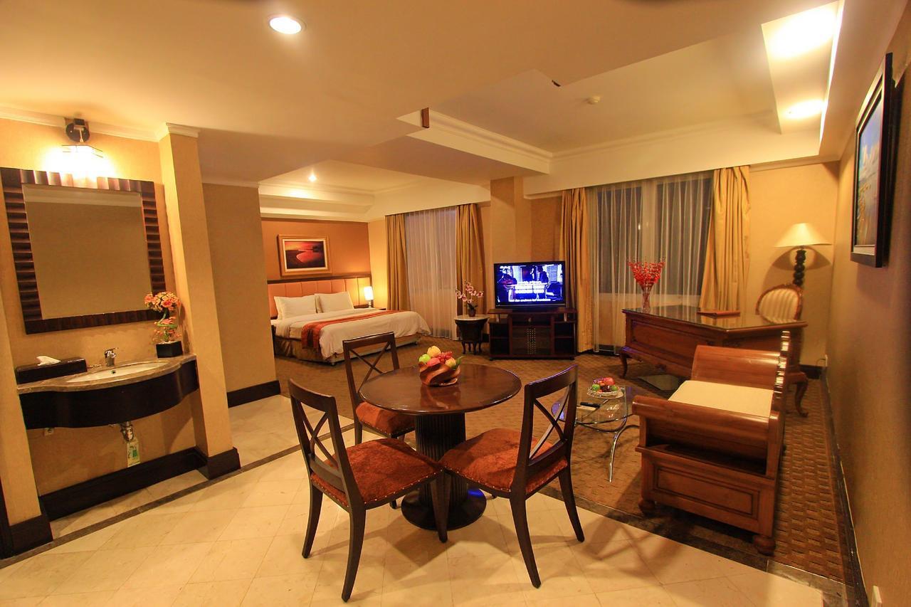 Hotel Grand Q Gorontalo Zimmer foto